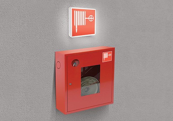 Расширение ассортимента серии Advanced: светильник под пожарные знаки безопасности